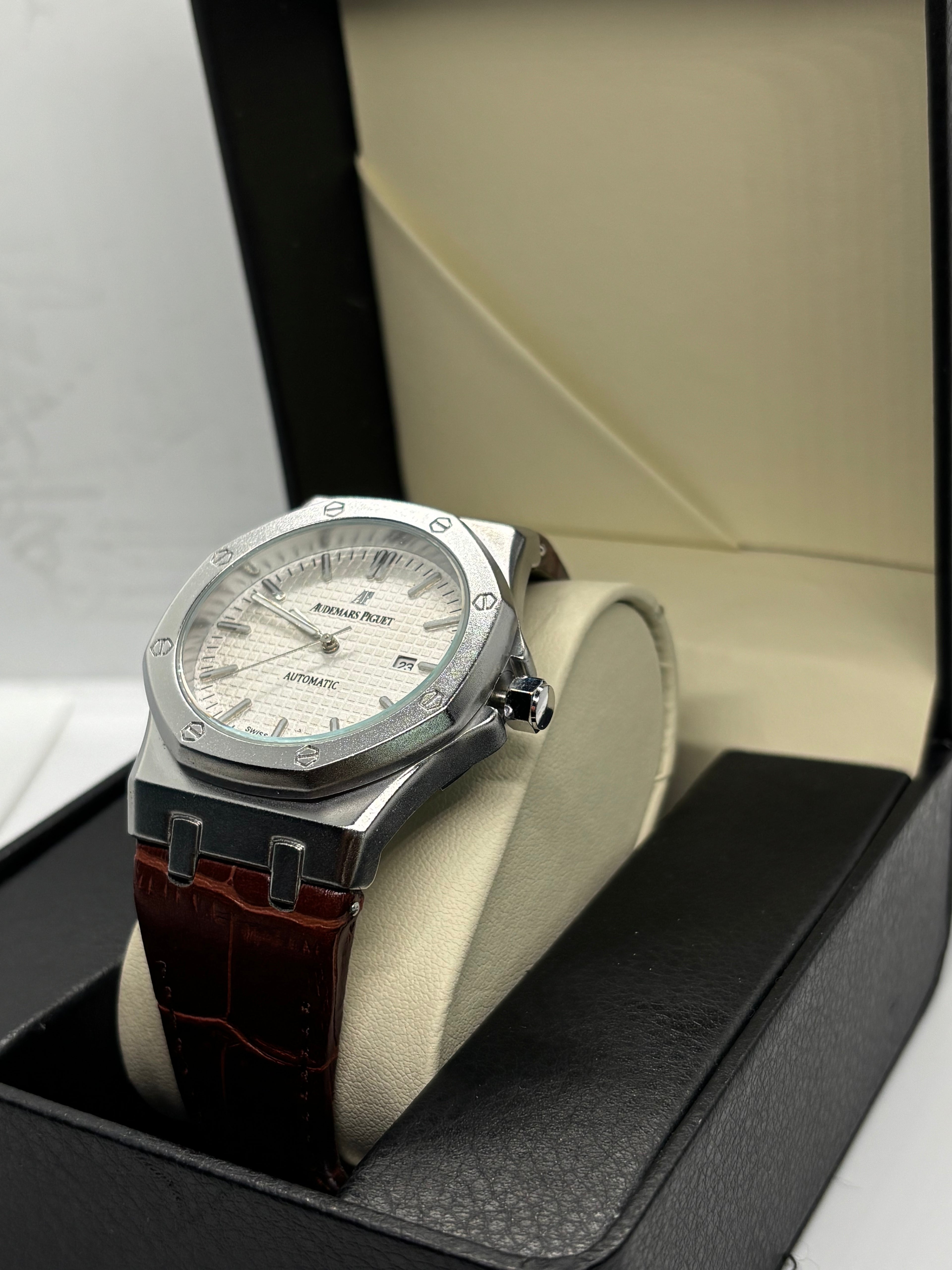 Audemars Piguet Royal Oak – Silver Grande Tapisserie Dial | Stainless Steel | SemiAutomatic | Leather Strap
