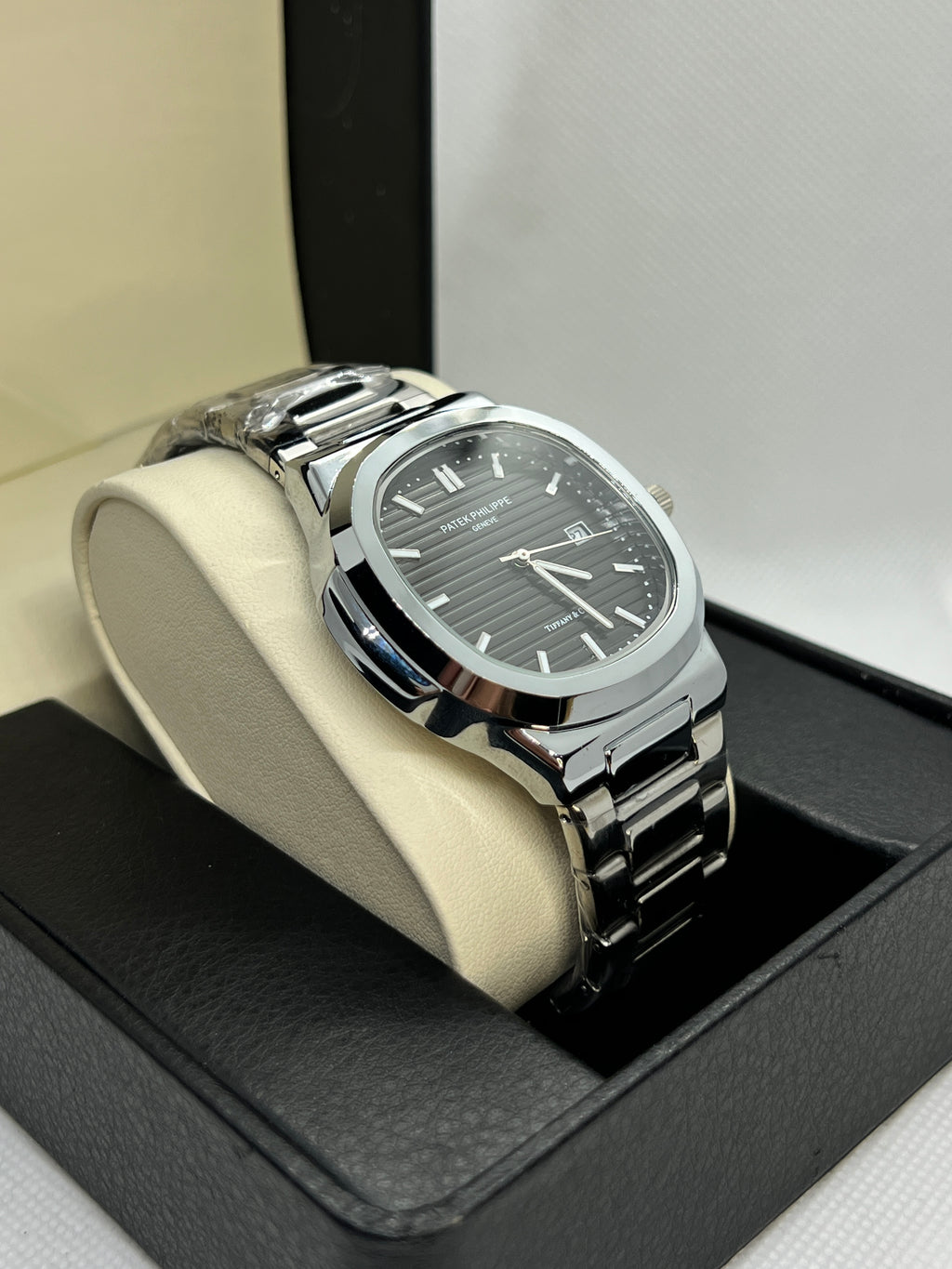 Patek Philippe Nautilus — Slate Grey Horizontal Dial | Stainless Steel | Date Display | Luxury Finish