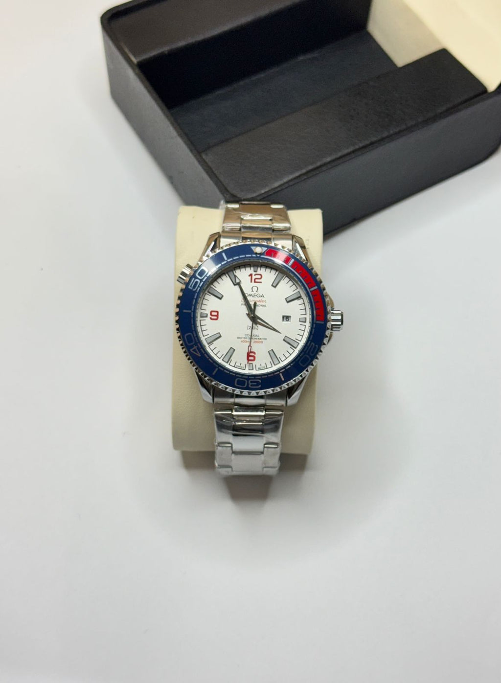 Omega Seamaster Professional Co-Axial Master Chronometer – White Dial Blue Bezel
