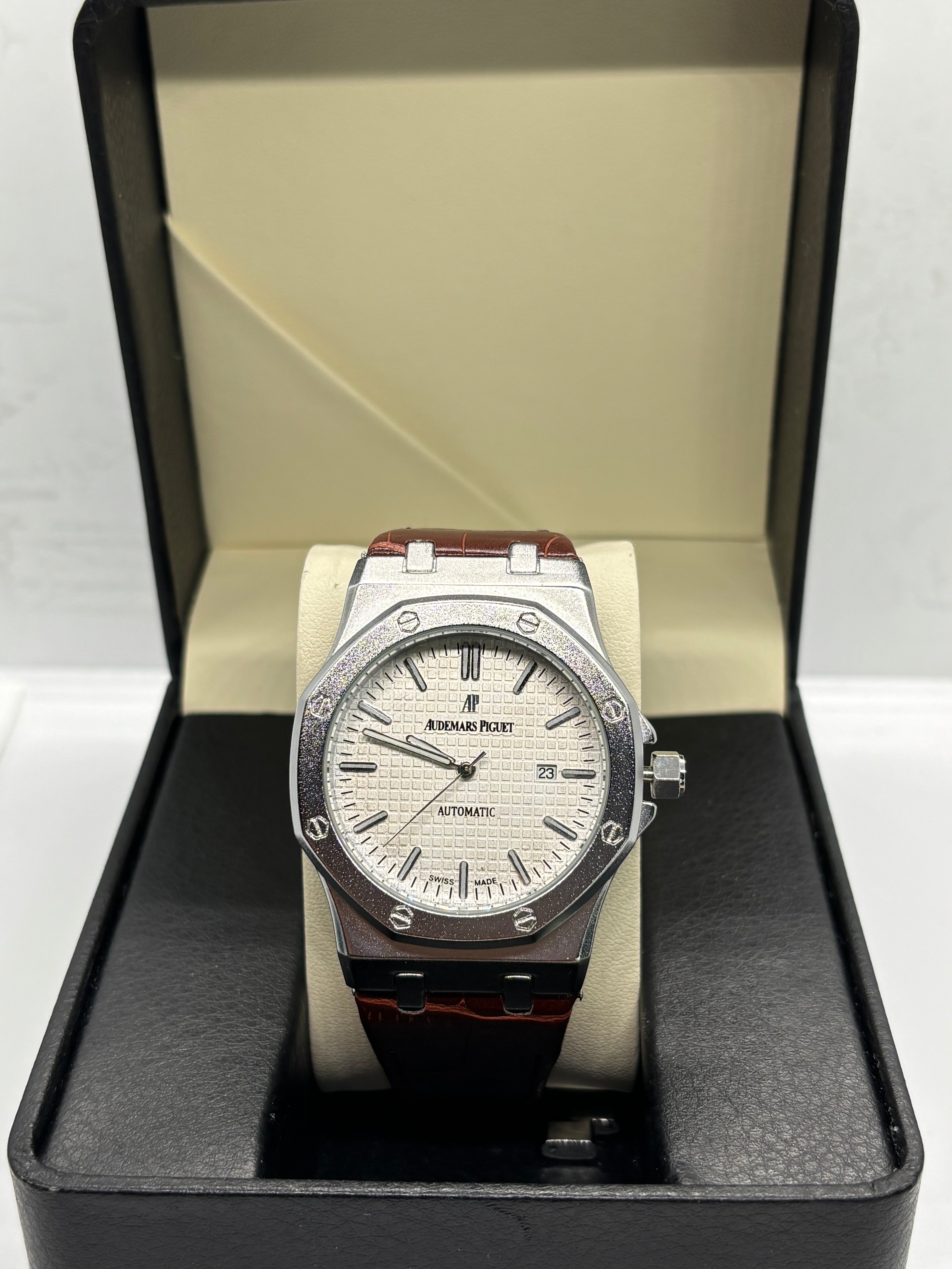 Audemars Piguet Royal Oak – Silver Grande Tapisserie Dial | Stainless Steel | SemiAutomatic | Leather Strap
