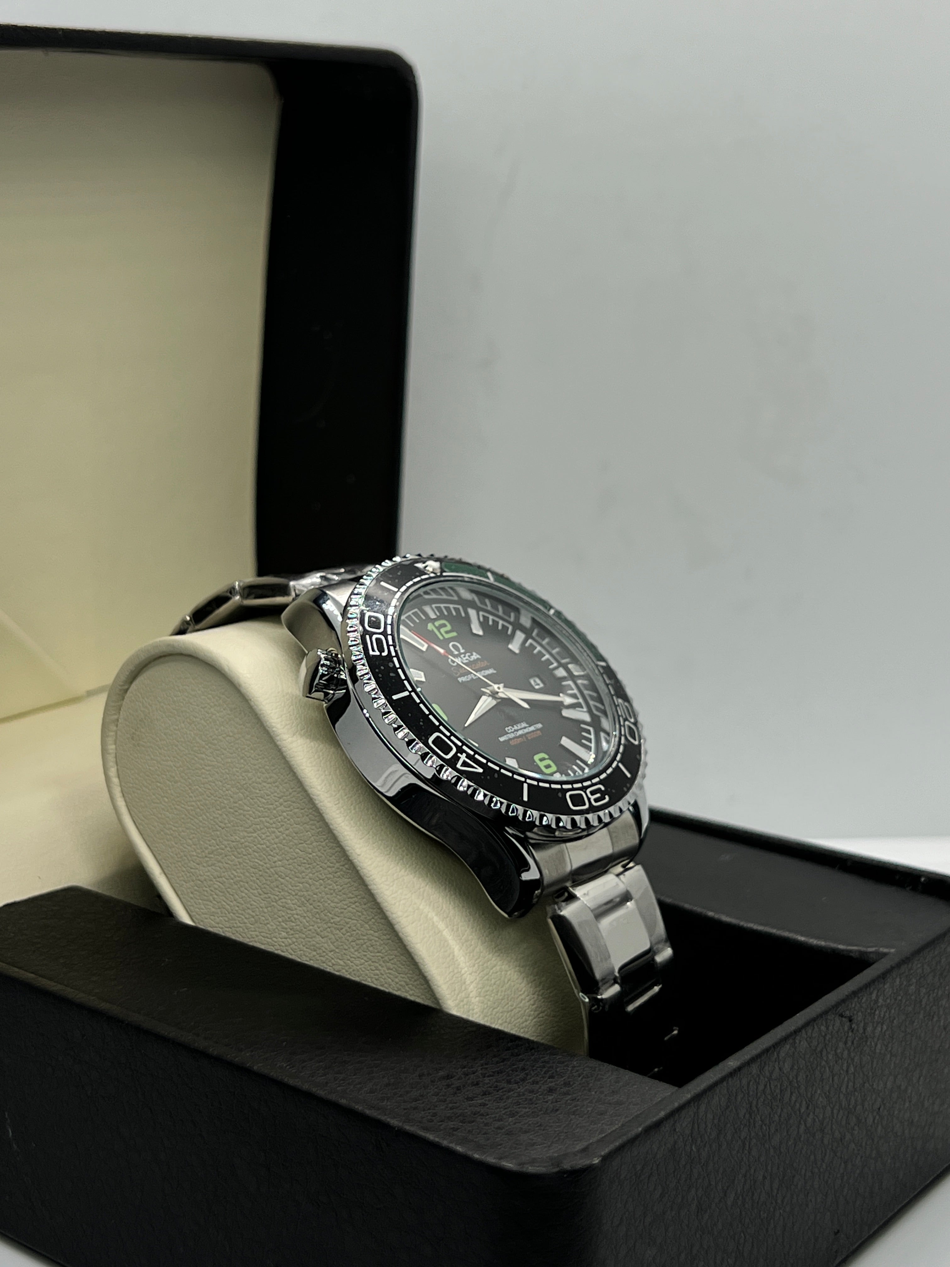 Omega Seamaster Planet Ocean 600M – Black Dial | Black & Green Bezel | Swiss SemiAutomatic