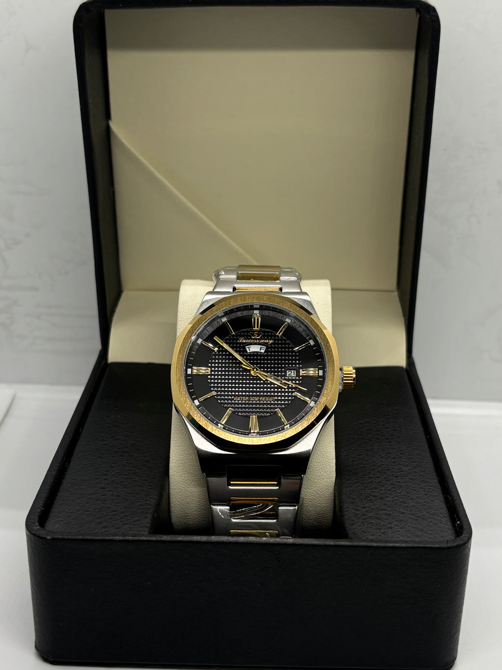 Success Way Two-Tone Stainless-Steel Luxury Watch – Black Textured Dial | Day-Date Display | Polished Bracelet