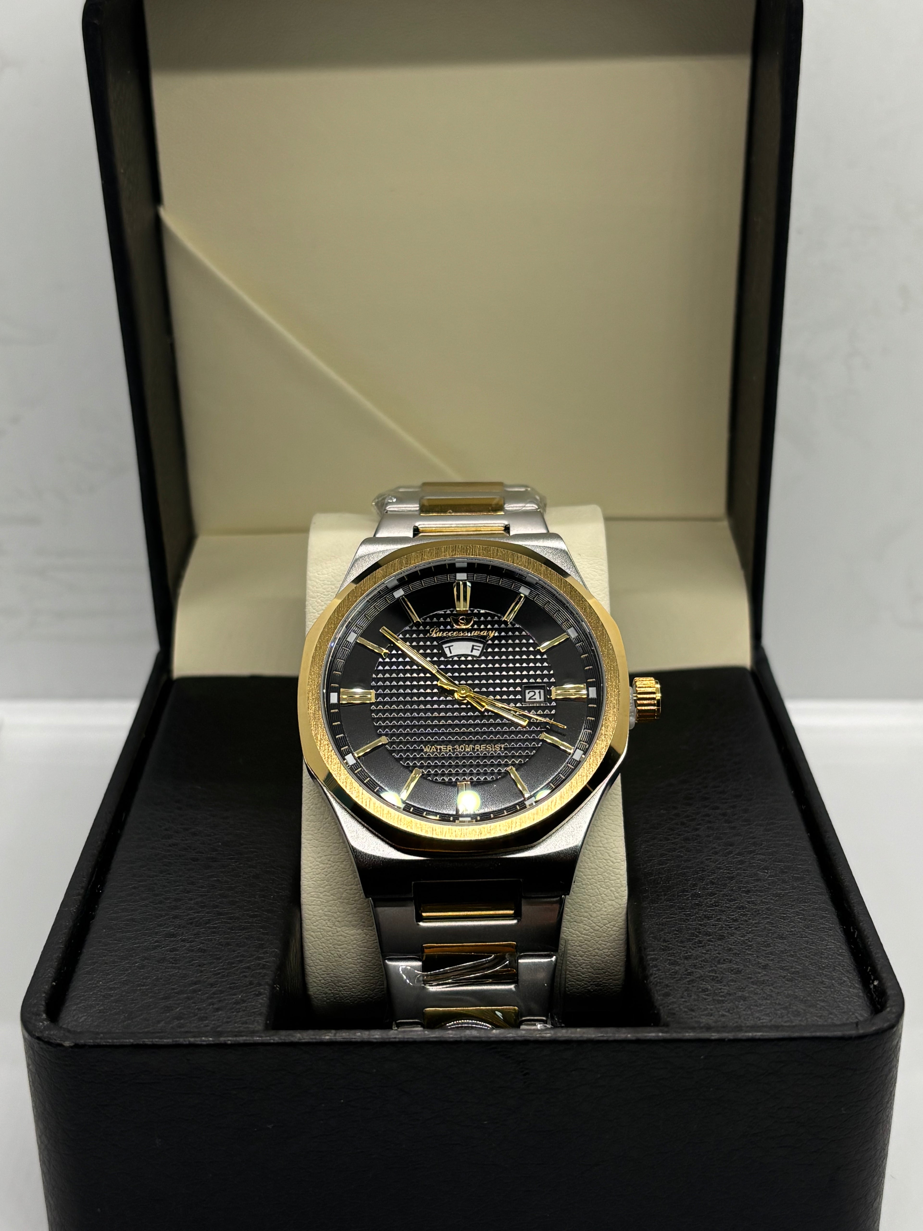 Success Way Two-Tone Stainless-Steel Luxury Watch – Black Textured Dial | Day-Date Display | Polished Bracelet
